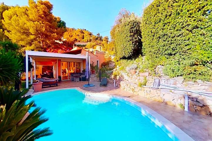 Location de vacances pour 4 personnes, avec Balcon/Terrasse et Terrasse ainsi que Jardin et Piscine dans Plage Coupereau