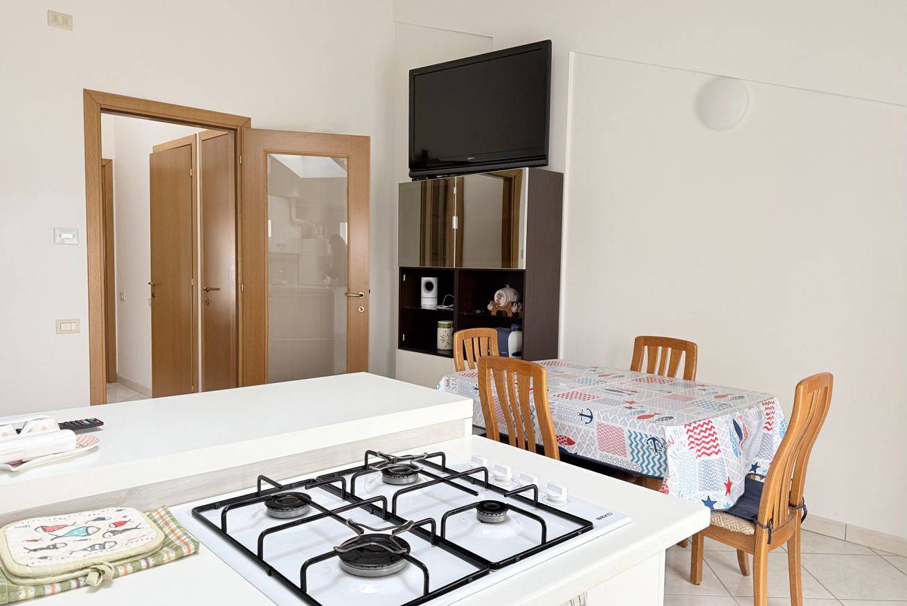 Appartamento intero, P076 - Porto Recanati, comodo trilocale con terrazzo e lavatrice in Porto Recanati, Costa Adriatica Marche