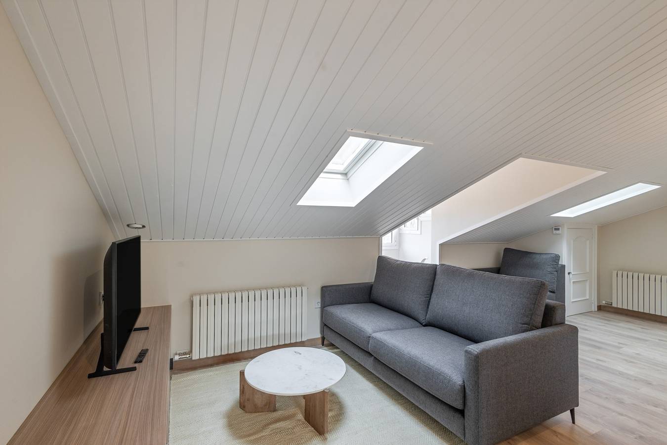 Appartement à l'hôtel 'Be1960 Ático' avec vue sur la montagne, Wi-Fi et climatisation in Bagà, Pyrénées catalanes