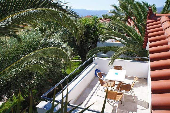 Ferienhaus für 5 Personen, mit Balkon und Pool sowie Garten - 1
