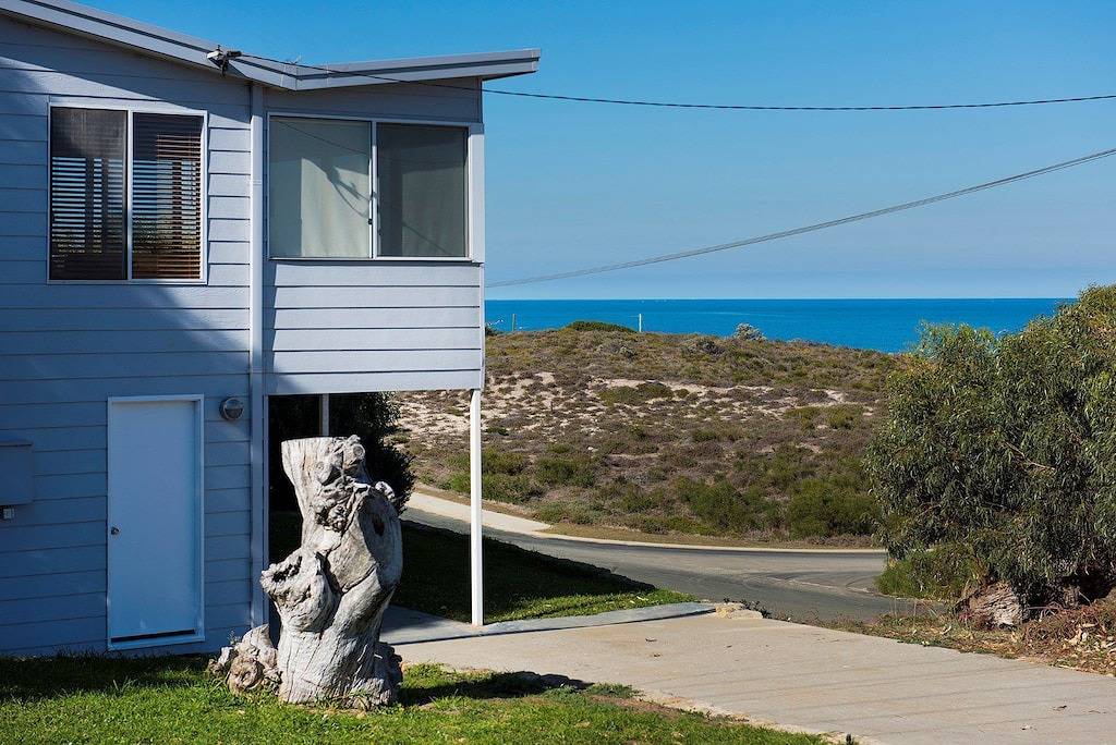 Seaclusion Cottage - Modern renovated beach house in Guilderton, Western Australia