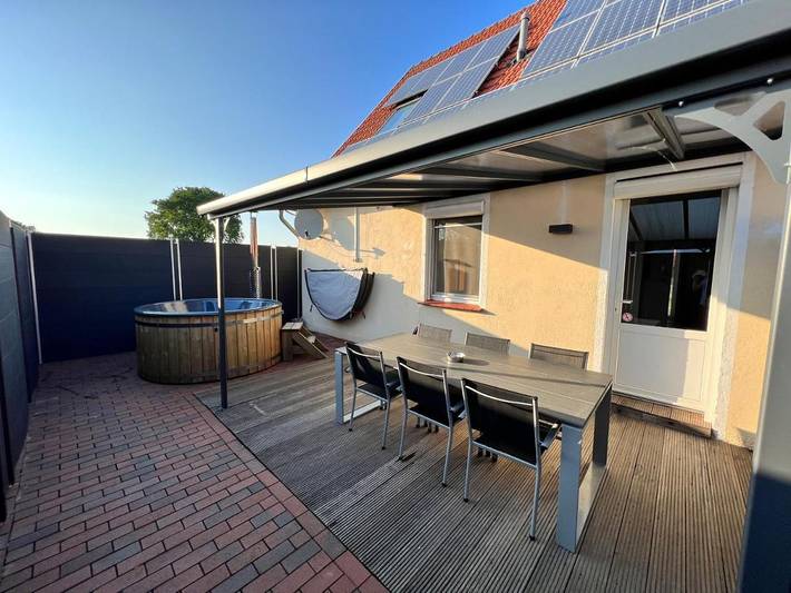 Ferienhaus für 6 Personen, mit Whirlpool und Terrasse sowie Pool und Sauna
