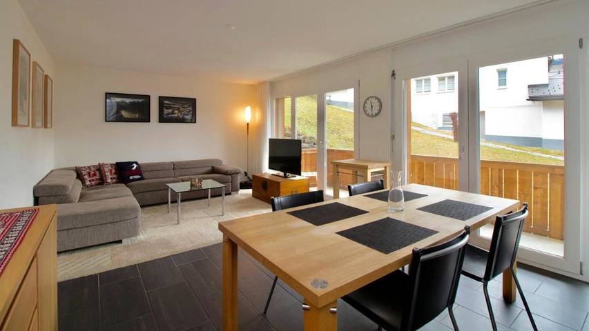 Ferienwohnung für 4 Personen, mit Balkon und Terrasse sowie Garten und Ausblick in Lauterbrunnen