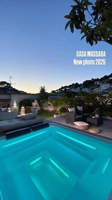 Cottage pour 2 personnes, avec jacuzzi ainsi que piscine et jardin à Capri