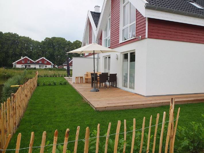 Ferienhaus für 6 Personen, mit Terrasse und Whirlpool sowie Sauna und Seeblick in Nordhorn