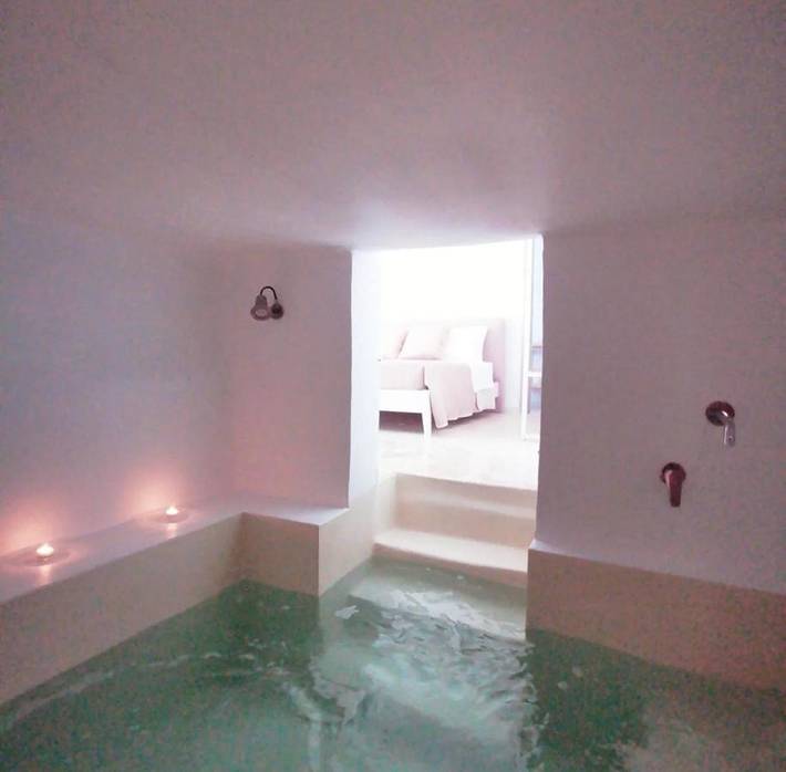 Ferienhaus für 2 Personen, mit Balkon und Terrasse sowie Whirlpool und Garten