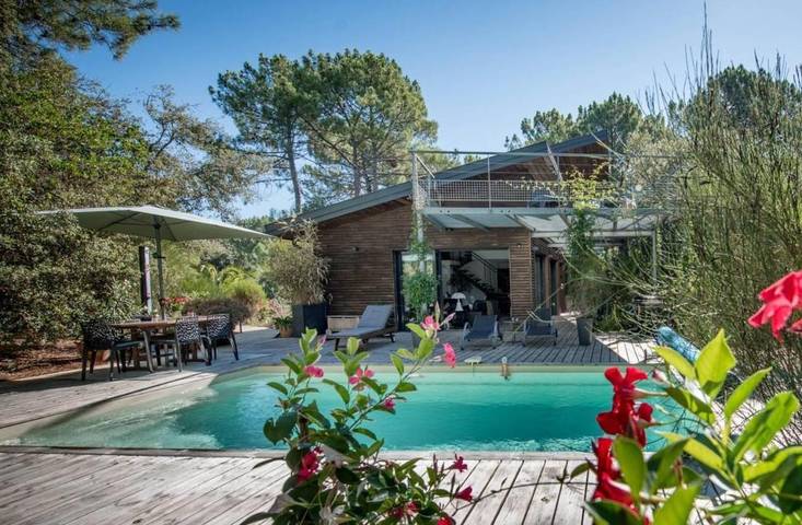 Villa pour 4 personnes, avec piscine ainsi que jardin et vue
