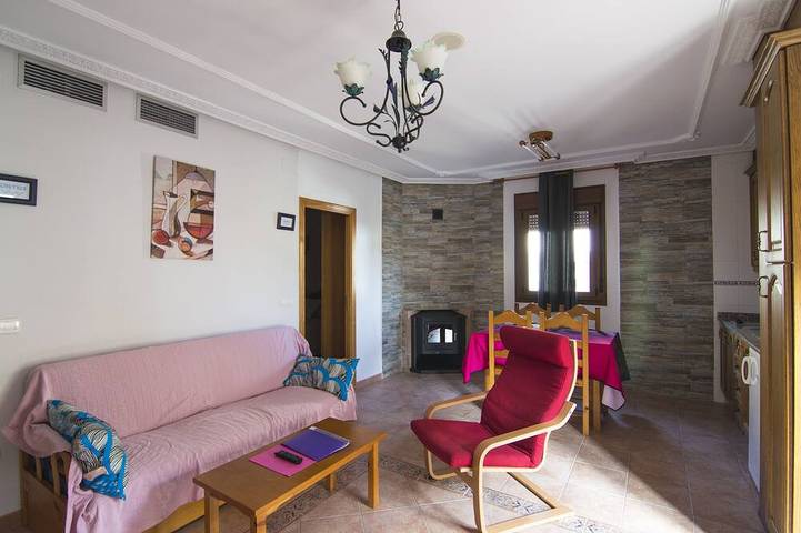 Cottage for 4 people, with balcony and garden as well as pool - 1