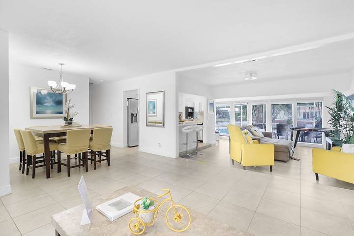 Vacation rental for 8 people, with hot tub and yard in Oakland Park