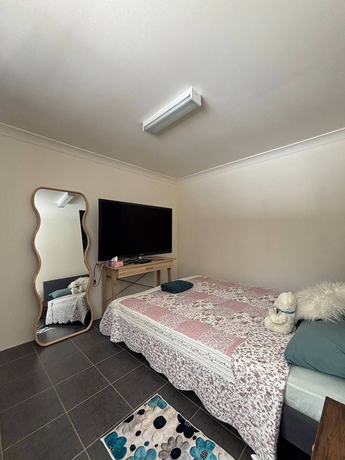 Happy Hut Happy Hut lovely cozy room near beaches shopping transport universiti in Sydney, New South Wales