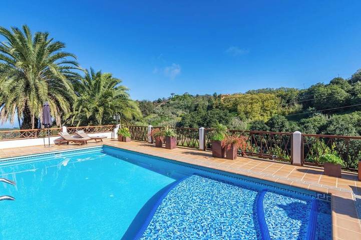 Casa rural para 4 personas, con jardín además de balcón y piscina en Moya