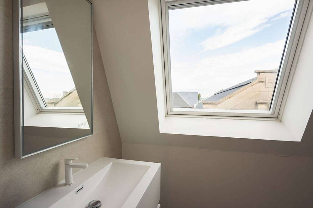 Appartement entier, ★★★ Duplex contemporain traversant proche Spa ★★★ in Saint-Quentin, Aisne