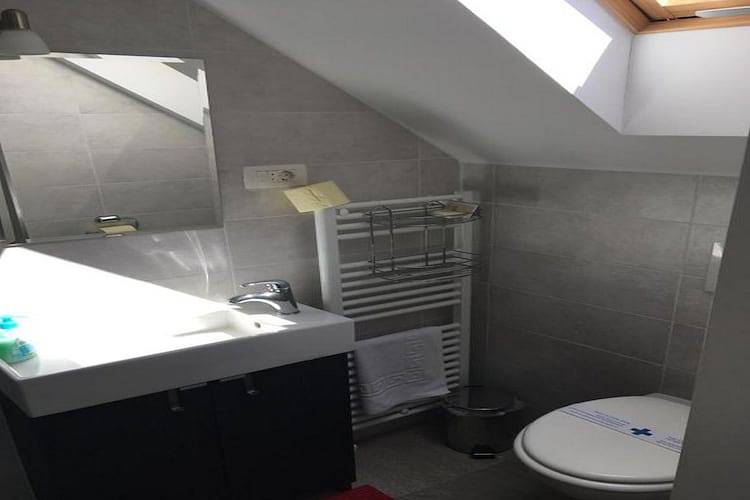 Ganze Wohnung, Guesthouse Family Bosnic - Double Room with Balcony - 3 in Smoljanac, Plitvicer Seen