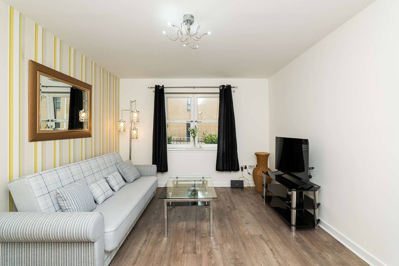 Aberdeen Spacious House - 3 Beds - Sleeps 5 with Free Parking and Fast Wi-Fi in Aberdeen, Aberdeenshire