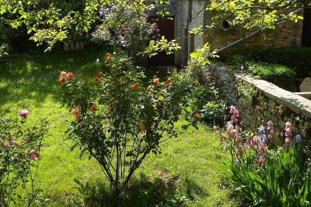 Apartamento entero, Pequeño estudio para 2 en las gargantas del Aveyron in Macizo Central