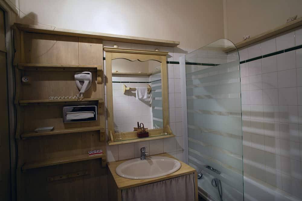 Prieuré de Rochefort,  havre de sérénité  à l'orée des forêts de Picardie.Promos in Berneuil-sur-Aisne, Oise