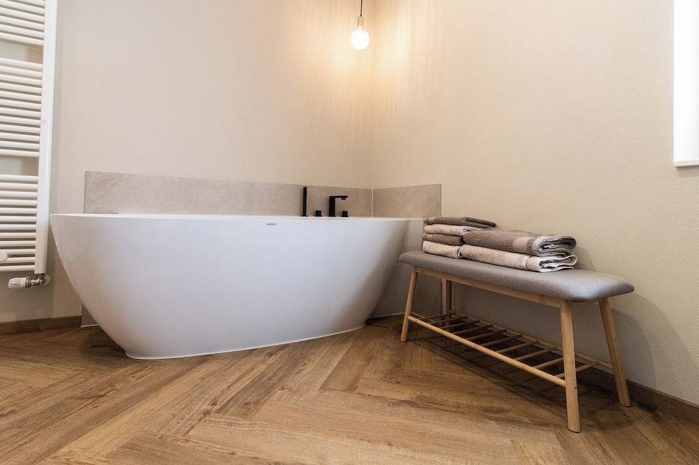 Ganze Wohnung, Gemütliche neue Ferienwohnung mit kleinem Balkon und tollem Badezimmer in Bremm, Cochem-Zell