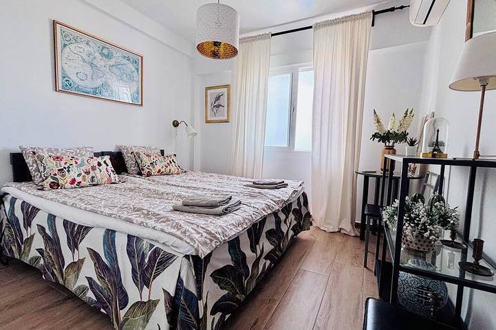 Ganze Wohnung, Schöne und komfortable Wohnung mit Aussicht. Der Zugang zu Pool, Tennis und Paddle-Platz in Torrox Costa, Torrox
