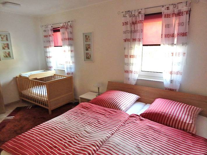 Ganze Ferienwohnung, Ferienwohnung Bergidyll - Ferienwohnung Chiemsee 113 qm, wohnen auf zwei Ebenen: Wohnraum Erdgeschoss, drei separate Schlafzimmer Dachgeschoss in Sachrang, Aschau im Chiemgau