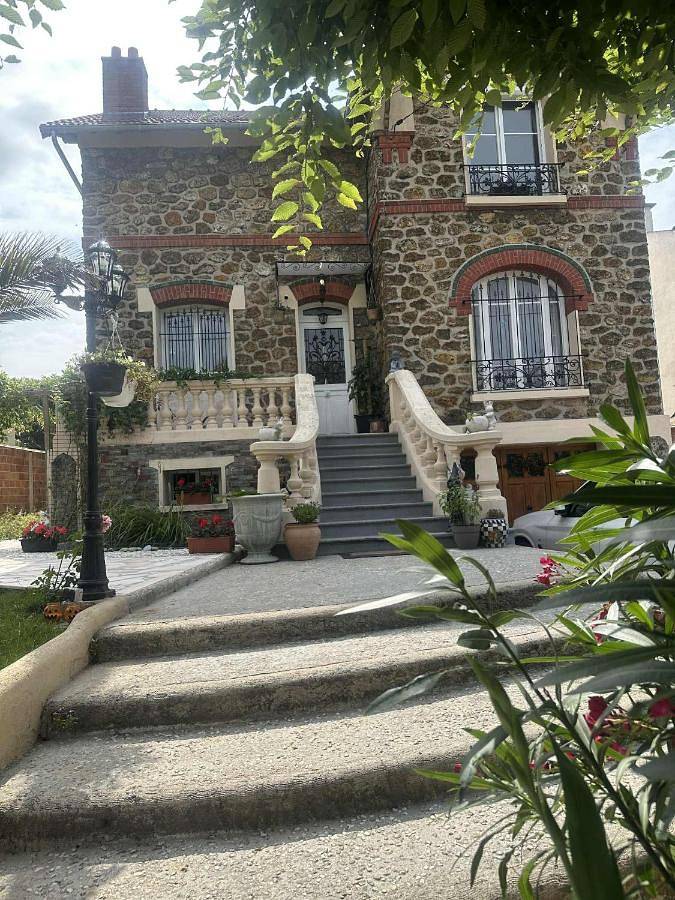 Location de vacances pour 8 personnes, avec jacuzzi et jardin, animaux acceptés à Livry-Gargan - 2