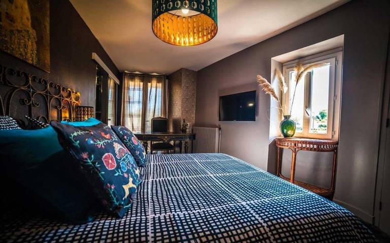Chambre d’hôte pour 3 personnes, avec Balcon et Terrasse ainsi que Jardin et Vue