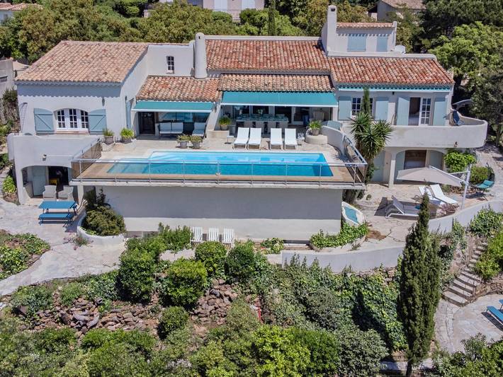 Villa pour 8 personnes, avec Balcon ainsi que Terrasse et Jardin dans Les Issambres