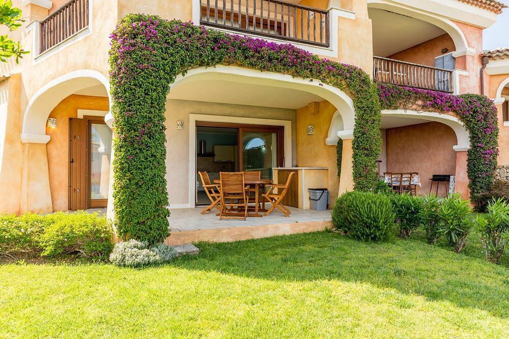 Casa con giardino e vista sul mare in Cannigione, Arzachena