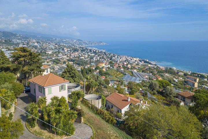 Gîte pour 6 personnes, avec vue sur l’océan et terrasse, animaux acceptés à San Remo - 2