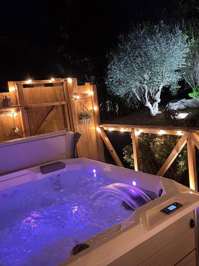 Gîte pour 4 personnes, avec jacuzzi et terrasse à Mouilleron-le-Captif - 2