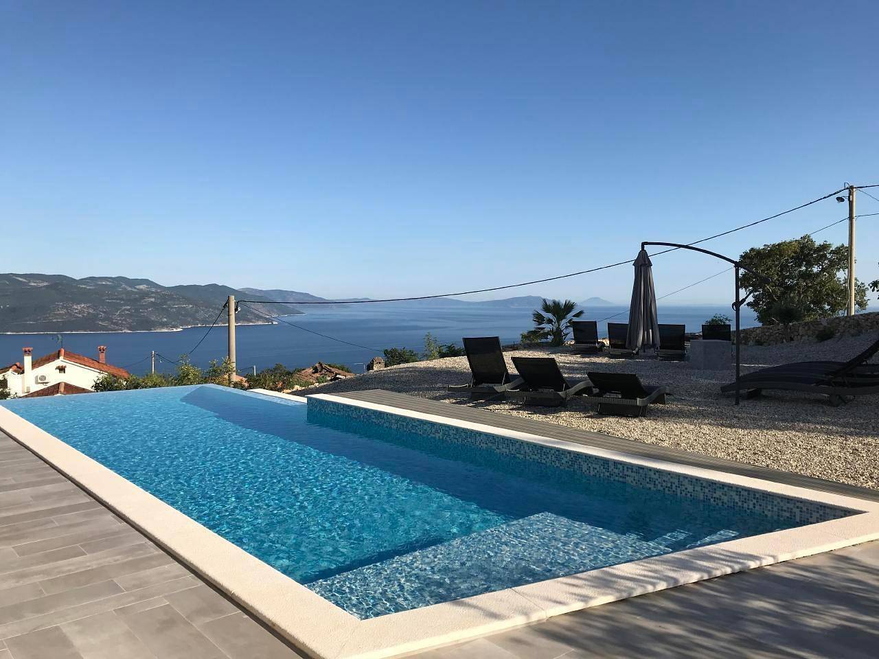 Ganze Ferienwohnung, Großes Appartement mit traumhafter Meeressicht und Infinity Pool in Moscenicka Draga, Primorje-Gorski Kotar