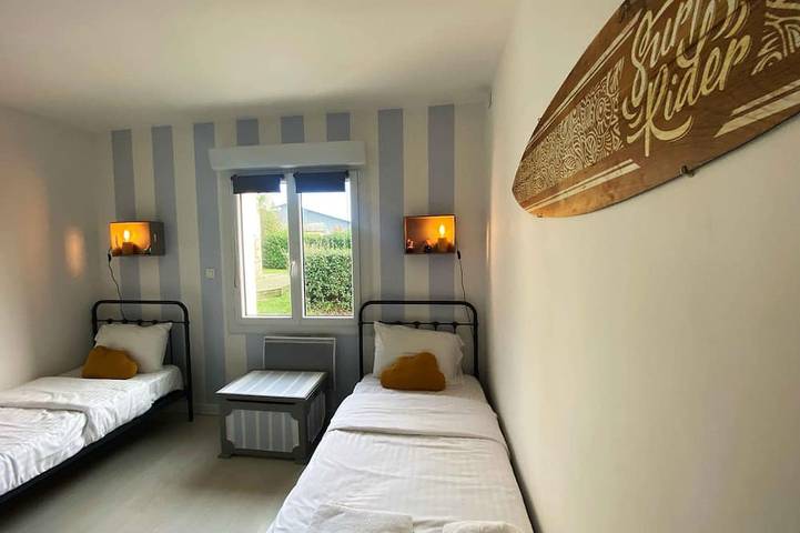 Gîte pour 4 personnes, avec terrasse et piscine à Hénansal - 3