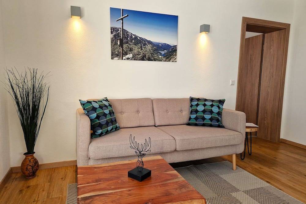 Ganze Wohnung, Ferienwohnung (55 qm) Balkon, separates Schlafzimmer, Wohnküche, Bad/Dusche/Wc, max. 2 Pers. in Ruhpolding, Bayerische Alpen
