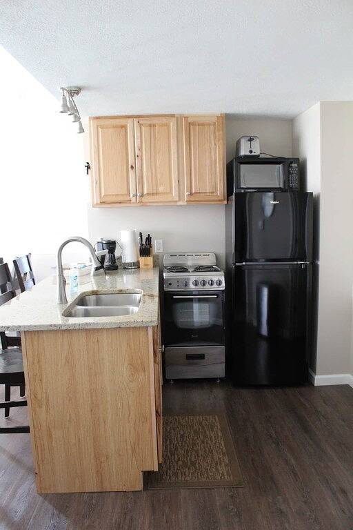 Jack's on the Bay, 2 Bedroom/2 Bath Lake Front in Prudenville, Roscommon County