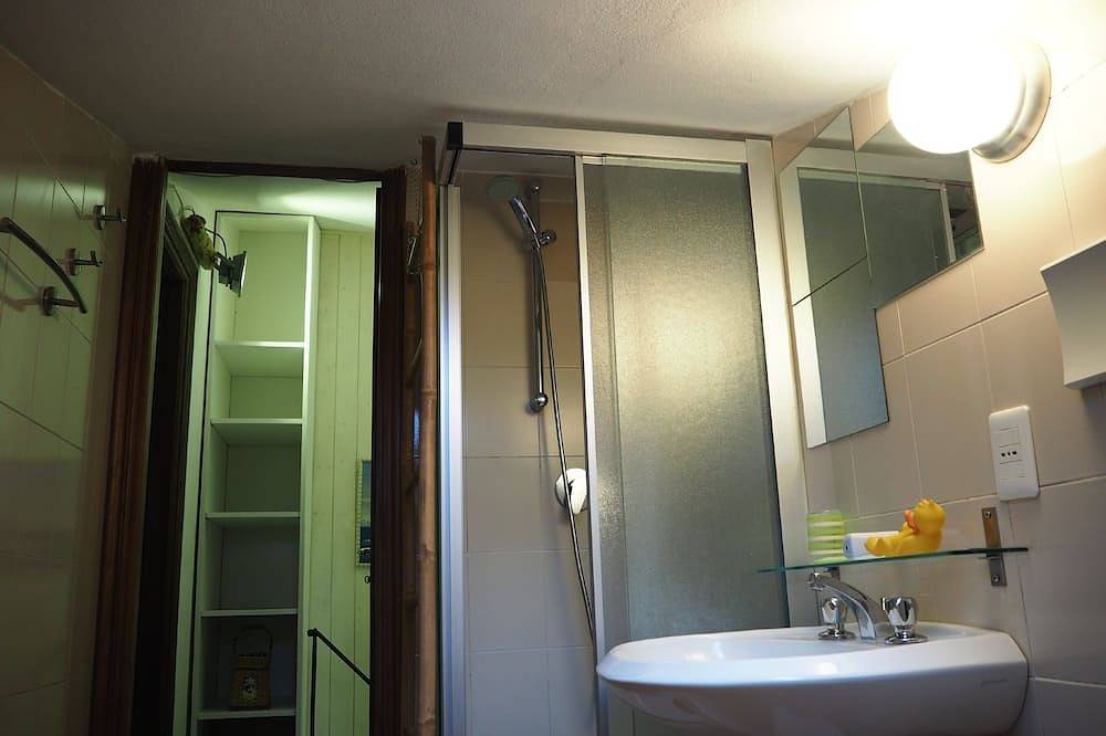 Unter Olivenbäumen und Lavendel, kleinen Einfamilienhaus mit Garten und eigenem Parkplatz in Bonassola, Riviera di Levante