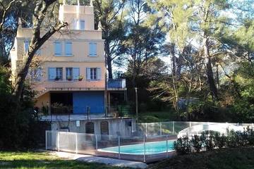 Location de vacances pour 8 personnes, avec jardin à Le Revest-les-Eaux