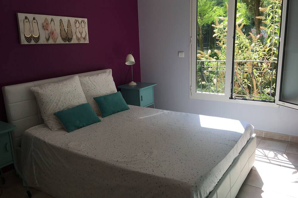 Entire apartment, Superb golf apartment with swimming pool + tennis court in Valbonne, Cannes region