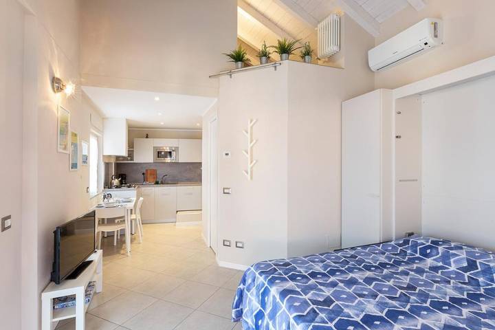 Gîte pour 2 personnes, avec vue ainsi que vue sur le lac et balcon dans Massino Visconti