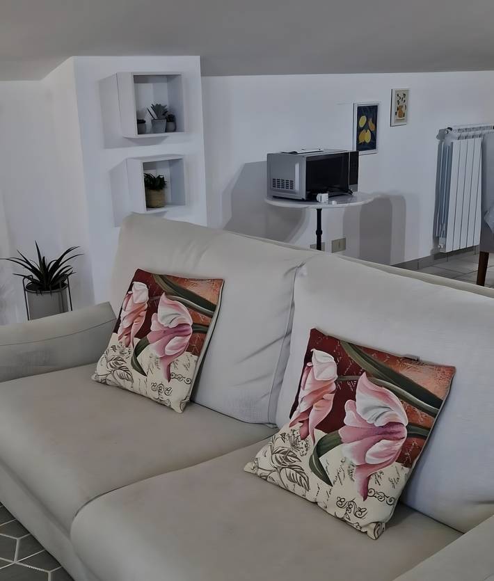 Apartment 'Tra Mare e Monti' with Wi-Fi and Air Conditioning