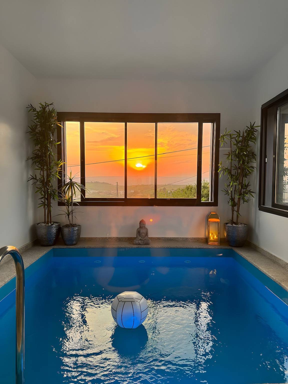 Muscat House mit beheiztem Pool, Bergblick, Wlan und Klimaanlage in Favaios, Douro-Tal