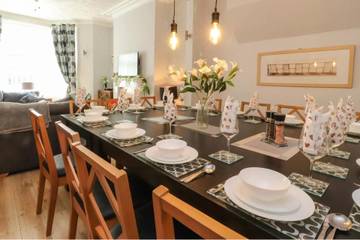 Holiday Home for 14 People in Blackpool, North West England, Photo 3