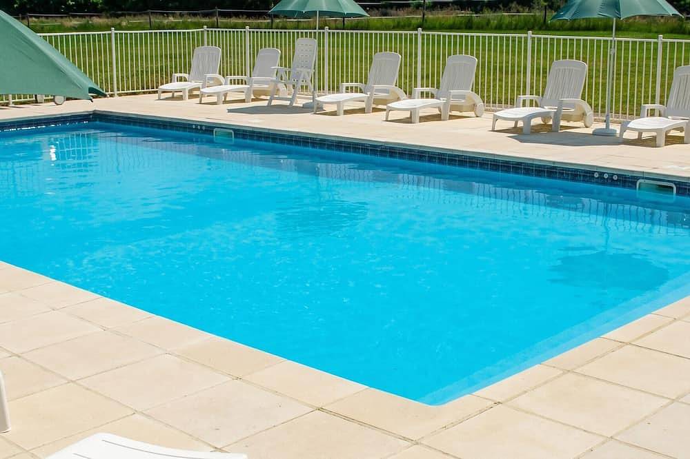 Homerez - Maison avec piscine à Saint-Vincent-la-Châtre. in Saint-Vincent-la-Châtre, Région de Niort