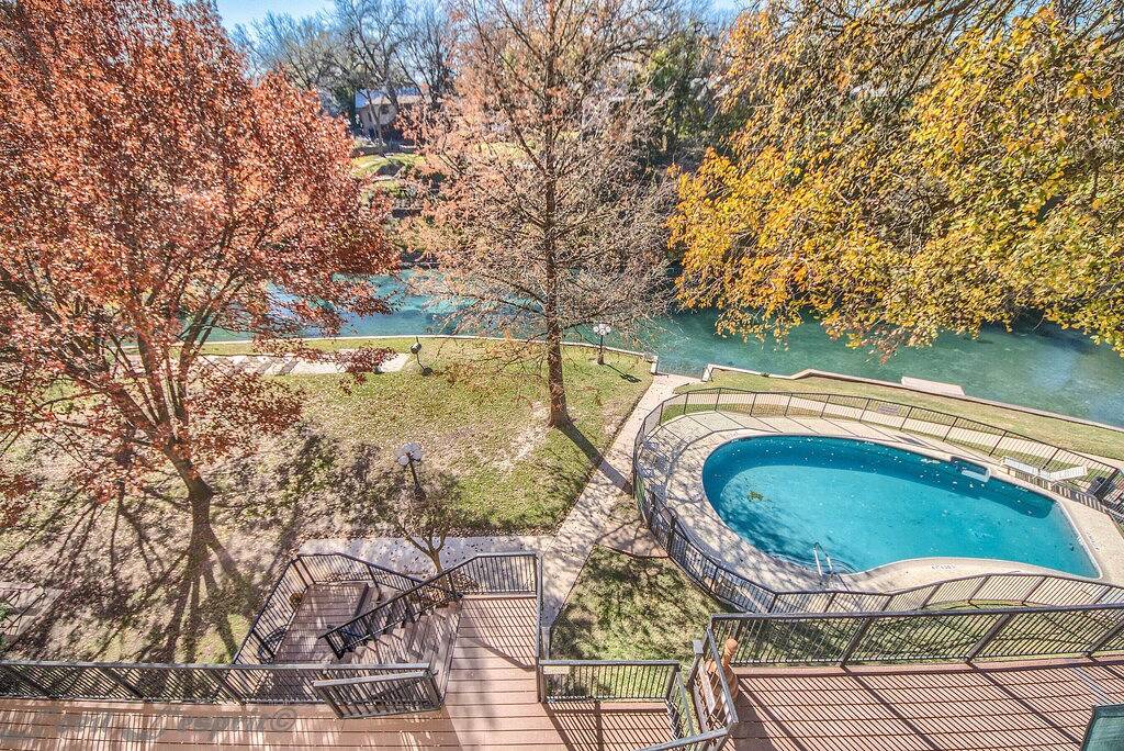 Ganze Wohnung, Inverness 112 right on the Comal River! Schlitterbahn!! Pool & river access! in New Braunfels, Comal County