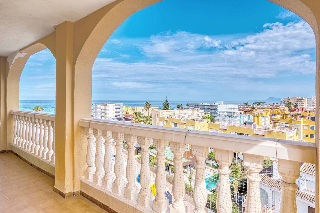 Apartamento entero, Apartamento vacacional 'Barlovento I' con vistas al mar, terraza, piscina compartida y Wi-Fi in Playa Xeraco, Jaraco