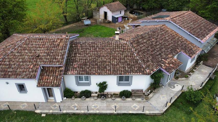 Location de vacances pour 7 personnes, avec Terrasse ainsi que Jardin et Vue à Caussade