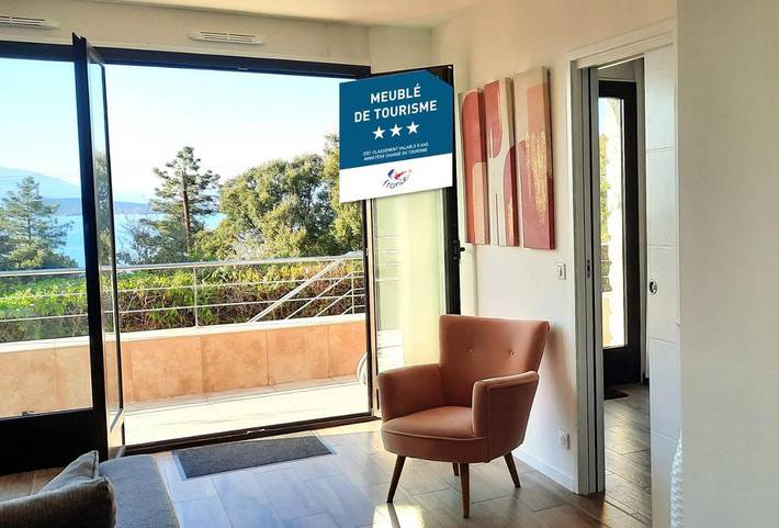 Gîte pour 4 personnes, avec vue et terrasse dans Plage de Mare e Sole