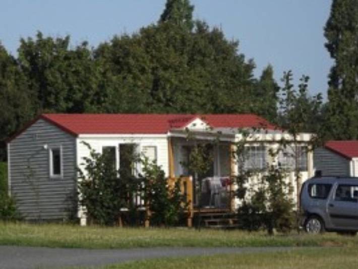 Mobil home pour 6 personnes, avec terrasse à Maulévrier