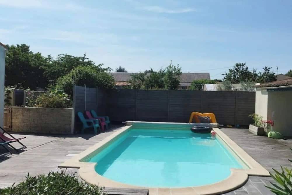 Chezsylvilla Spa ,piscine, pétanque,ping pong ,baby etc....Proche plage ,oleron in Saint-Agnant, Région de Rochefort