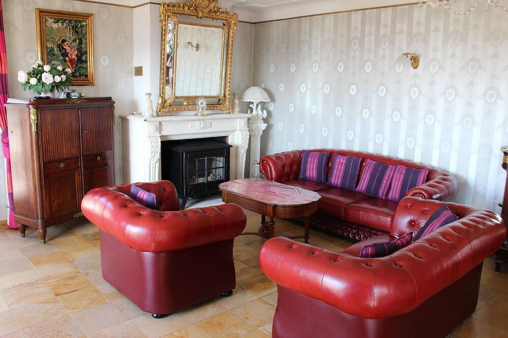 Rocabel\" holiday home with water views in Gattières, Cannes region