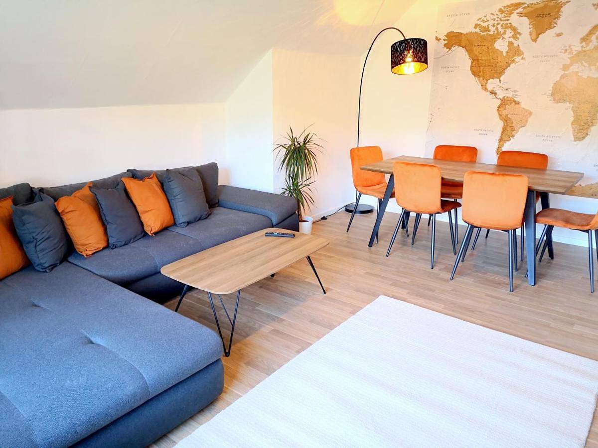 Ganze Wohnung, Family-Apartment mit Balkon, Küche, Parkplatz & Waschmaschine in Offenburg, Mittlerer Schwarzwald