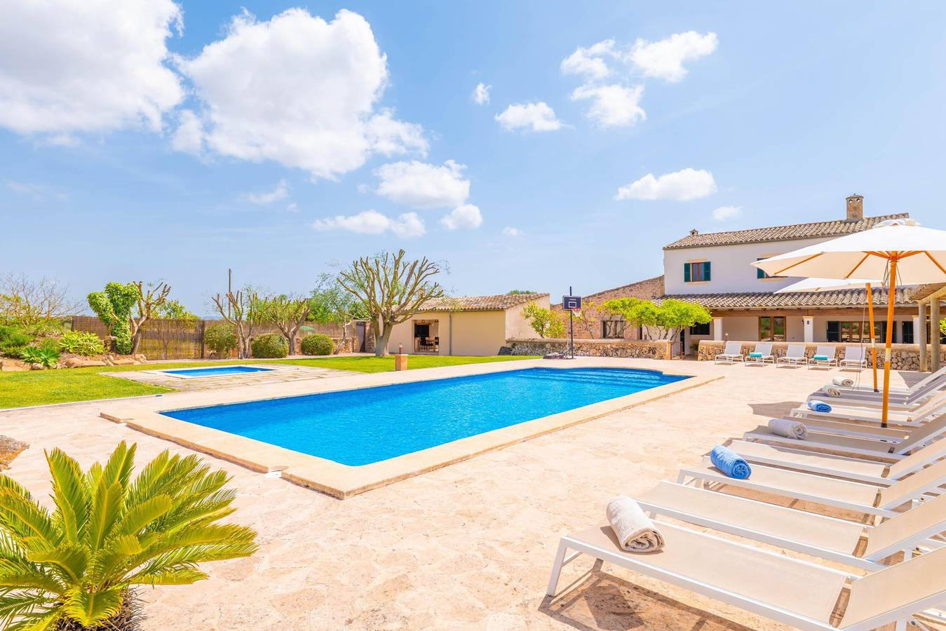 Geheel vakantieappartement, Vakantieappartement voor 16 personen met terras in Campos, Zuid-Mallorca